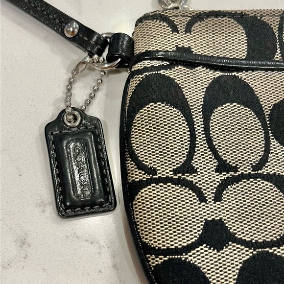 Coach wristlet - Picture 3 of 5